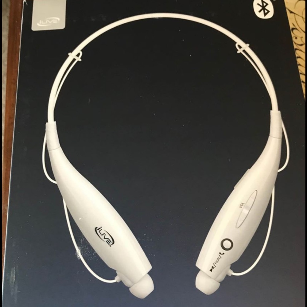 2 pairs of wireless headphones